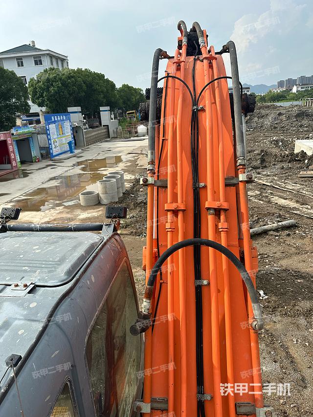 驾驶室顶部（整机外观）