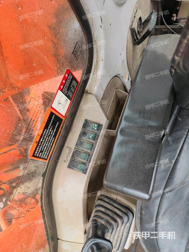 座椅左側(cè)控制臺(tái)/音響/含左手柄（駕駛室部分）