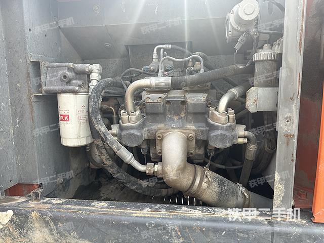 液压泵舱室正面整体（整机外观）