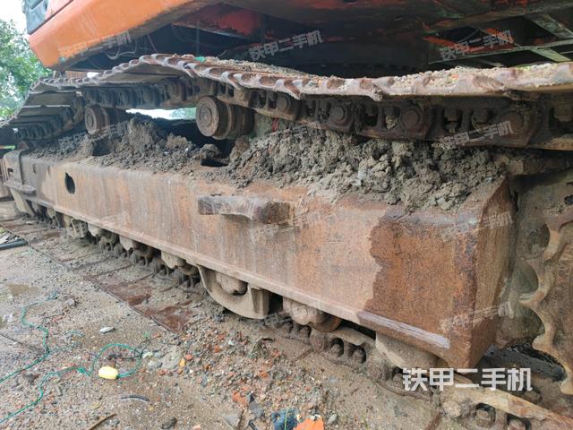 左側(cè)履帶整體?（行走機(jī)構(gòu)）