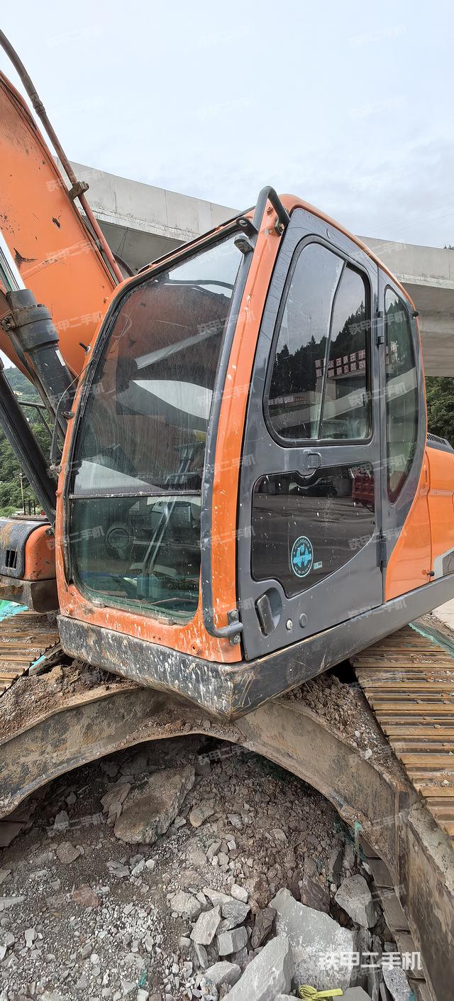 驾驶室整体（整机外观）