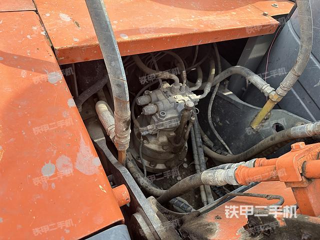 回转马达和主控阀（整机外观）