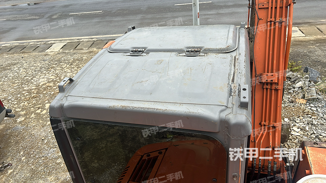 驾驶室顶部（整机外观）