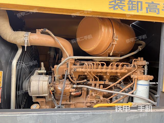 发动机右侧（整机外观及大件）