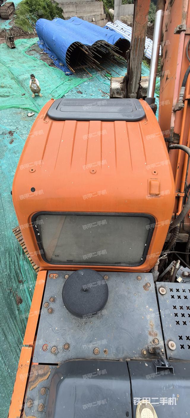 驾驶室顶部（整机外观）