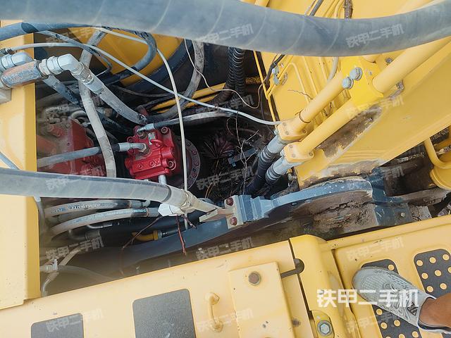 驾驶室顶部（整机外观）