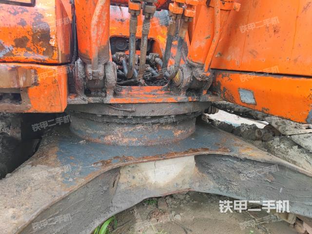 轉(zhuǎn)盤和下車架正前（工作和回轉(zhuǎn)裝置）