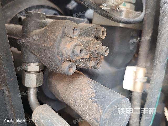 回转马达和主控阀（整机外观）