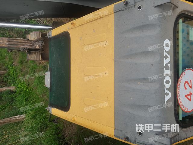 驾驶室顶部（整机外观）