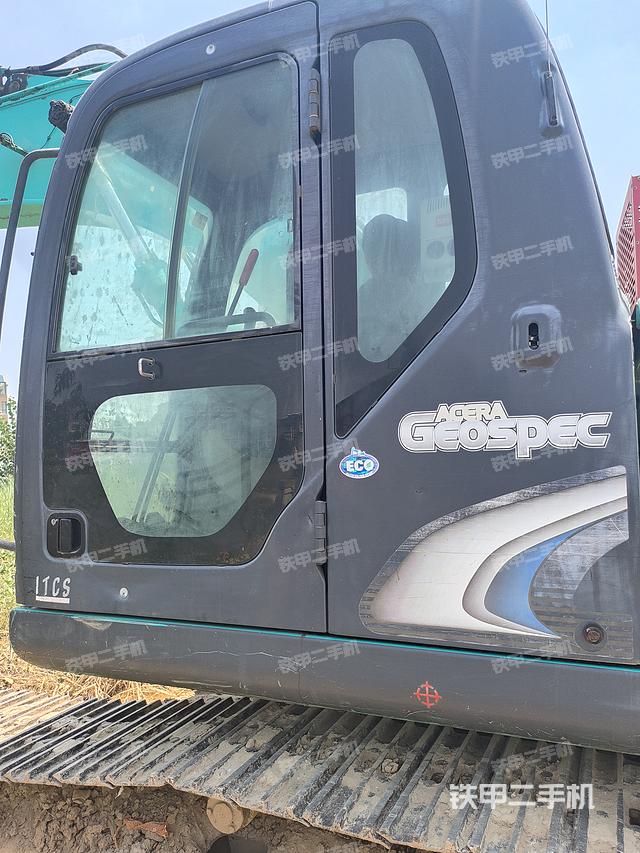 驾驶室顶部（整机外观）