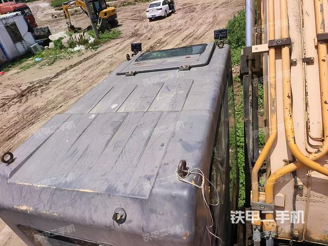 驾驶室顶部（整机外观）