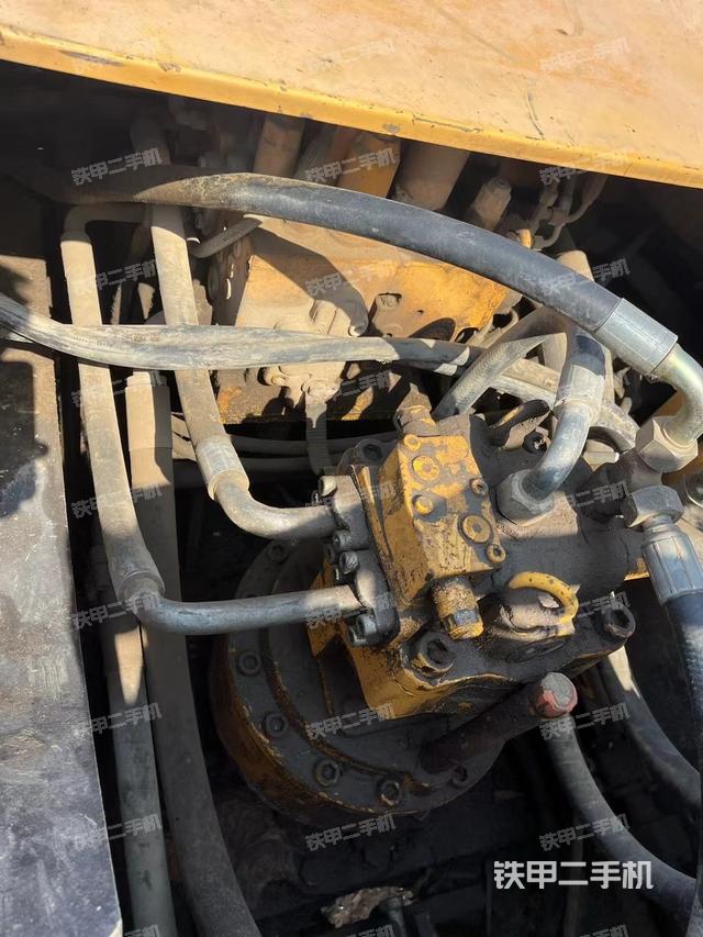 回转马达和主控阀（整机外观）