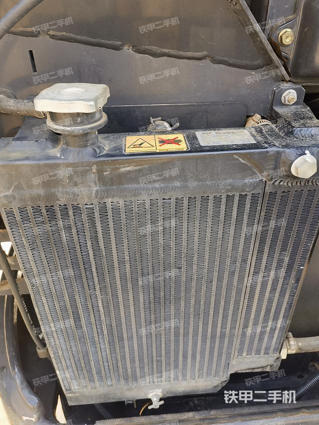 回转马达和主控阀（整机外观）