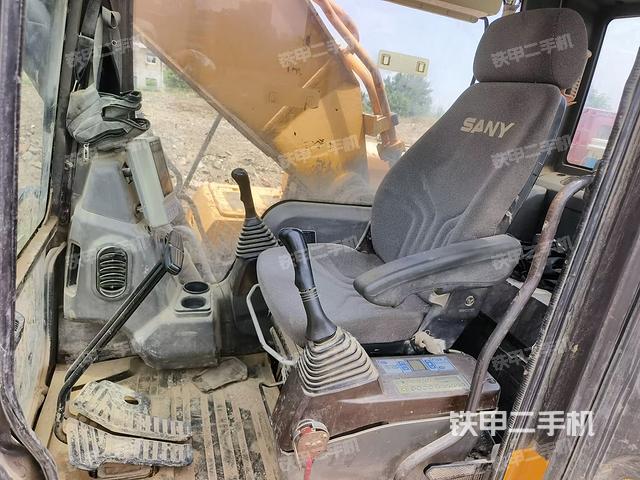 驾驶室整体（整机外观）