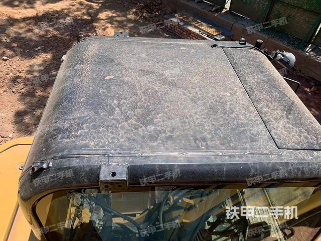 驾驶室顶部（整机外观）