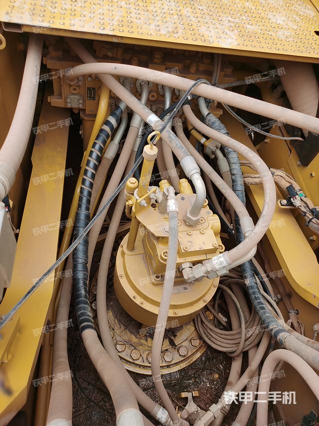 回转马达和主控阀（整机外观）