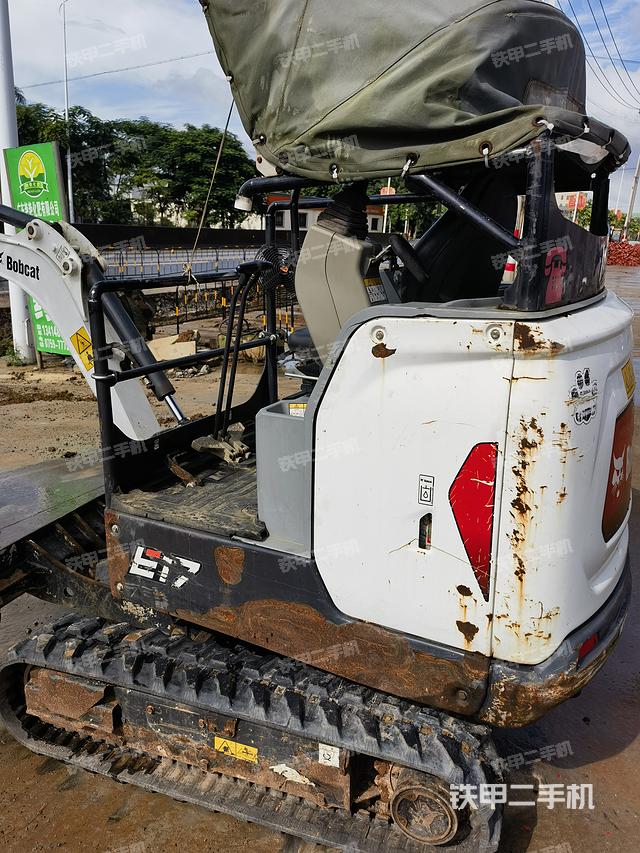 驾驶室顶部（整机外观）