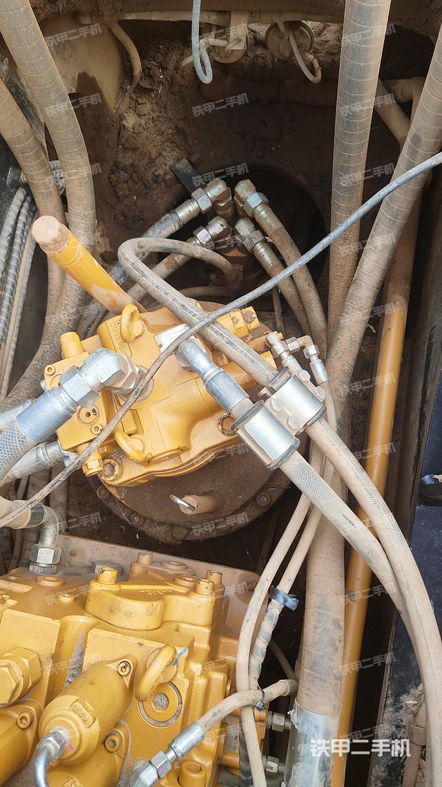 回转马达和主控阀（整机外观）