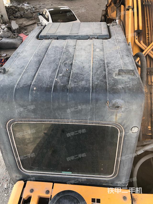 驾驶室顶部（整机外观）