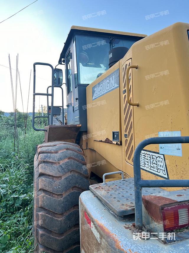 发动机左侧（整机外观及大件）