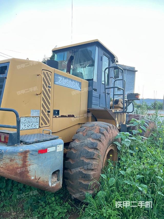 发动机右侧（整机外观及大件）