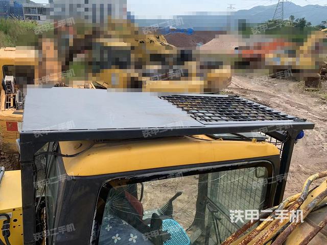 驾驶室顶部（整机外观）