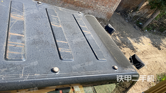 驾驶室顶部（整机外观）