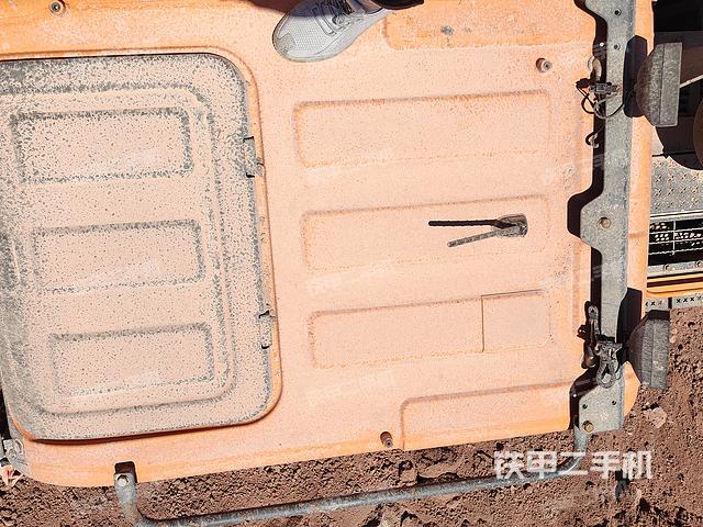 驾驶室顶部（整机外观）