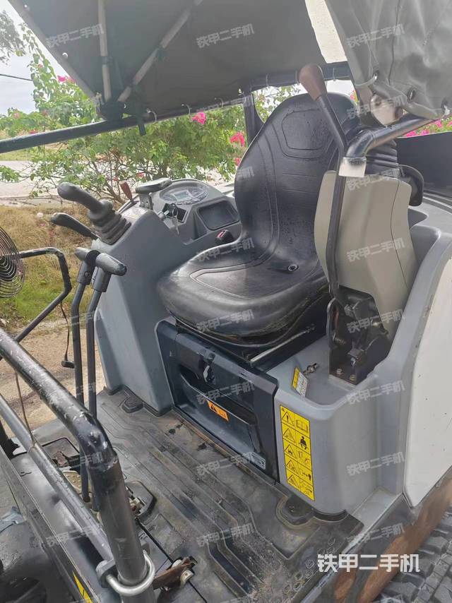 驾驶室整体（整机外观）