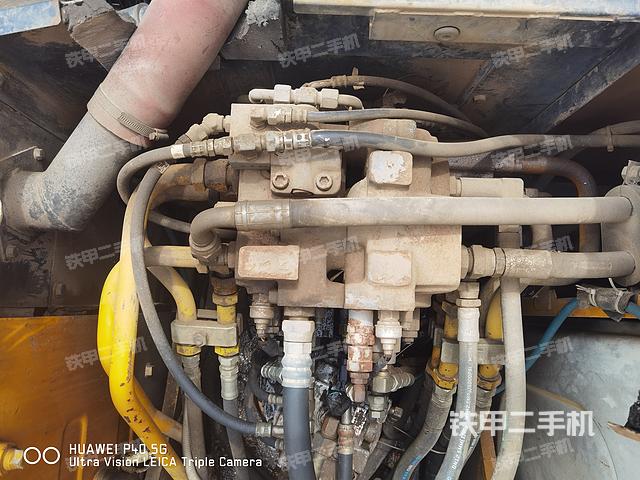 回转马达和主控阀（整机外观）