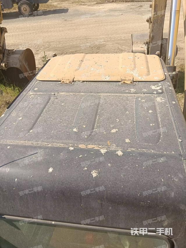 驾驶室顶部（整机外观）