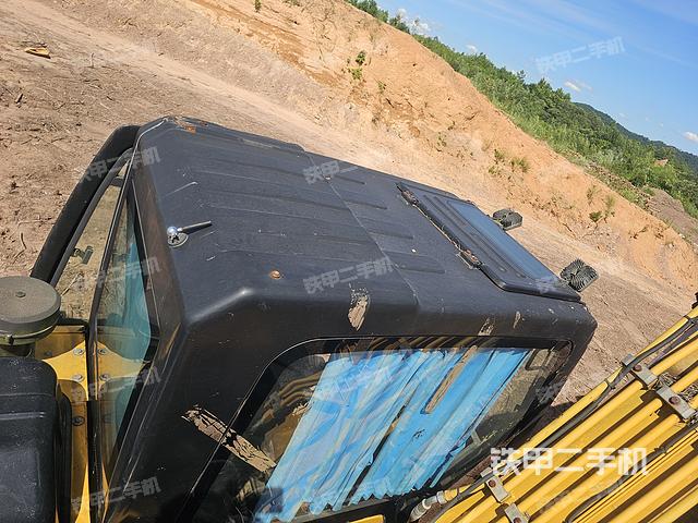 驾驶室顶部（整机外观）