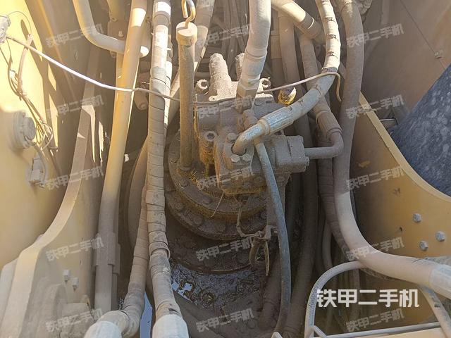 回转马达和主控阀（整机外观）