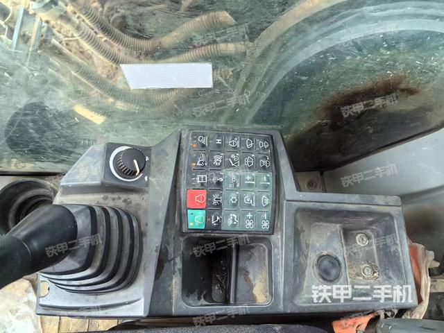 座椅右側(cè)控制臺(tái)/鑰匙門/油門/含右手柄（駕駛室部分）