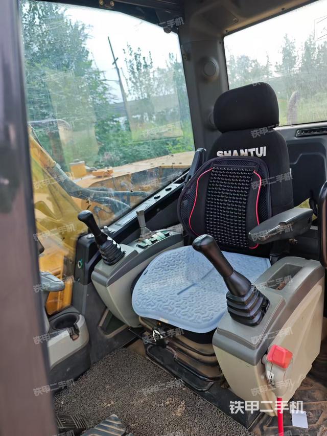 驾驶室整体（整机外观）