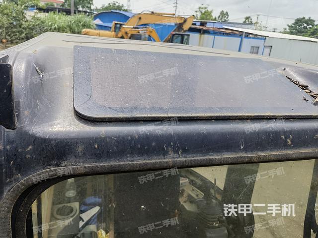 驾驶室顶部（整机外观）