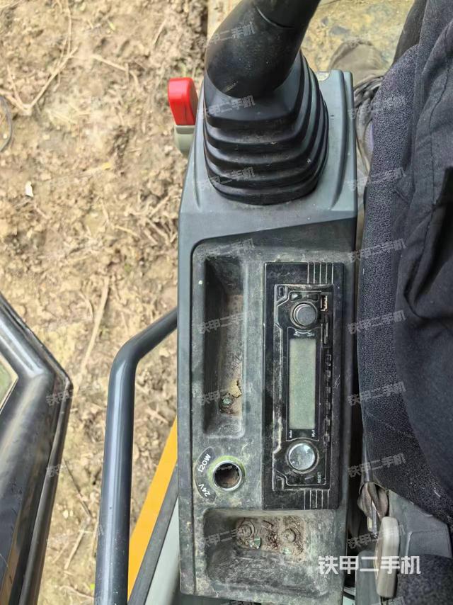 座椅左側(cè)控制臺(tái)/音響/含左手柄（駕駛室部分）