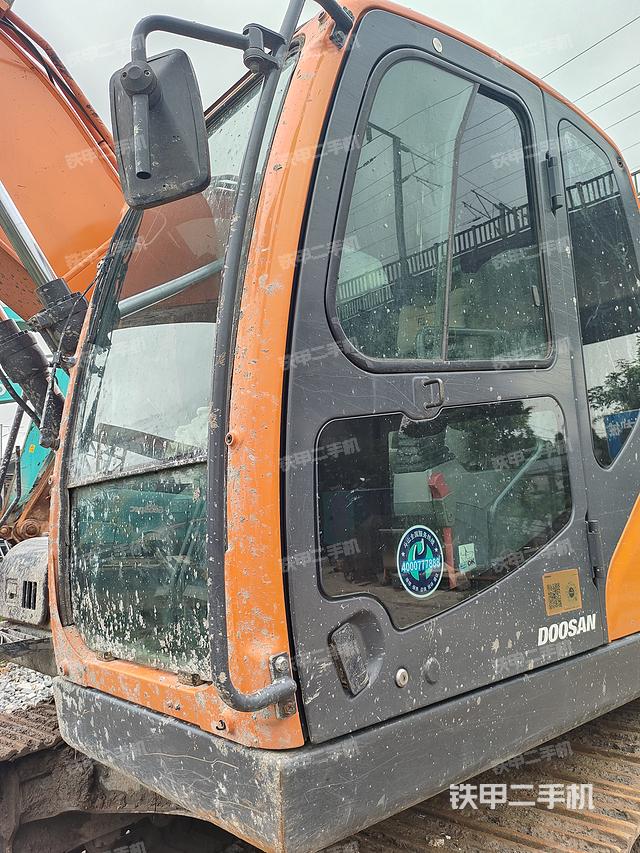 驾驶室整体（整机外观）