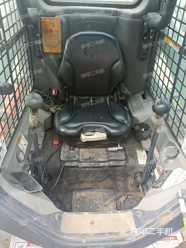 驾驶室操作台（设备外观及核心部件）