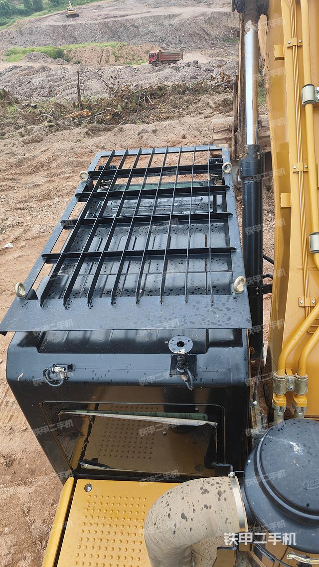 驾驶室顶部（整机外观）