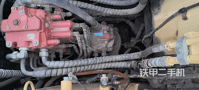 回转马达和主控阀（整机外观）