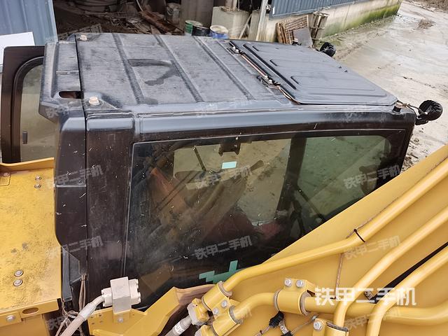 驾驶室顶部（整机外观）