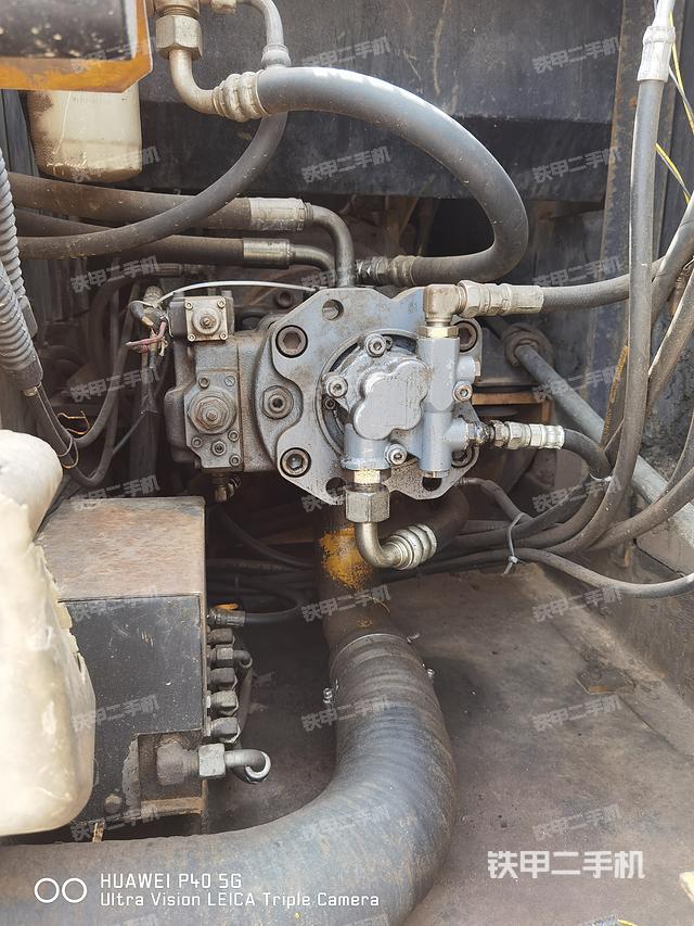 液压泵舱室正面整体（整机外观）