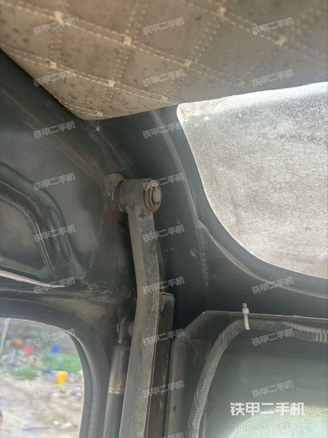 驾驶室顶部（整机外观）