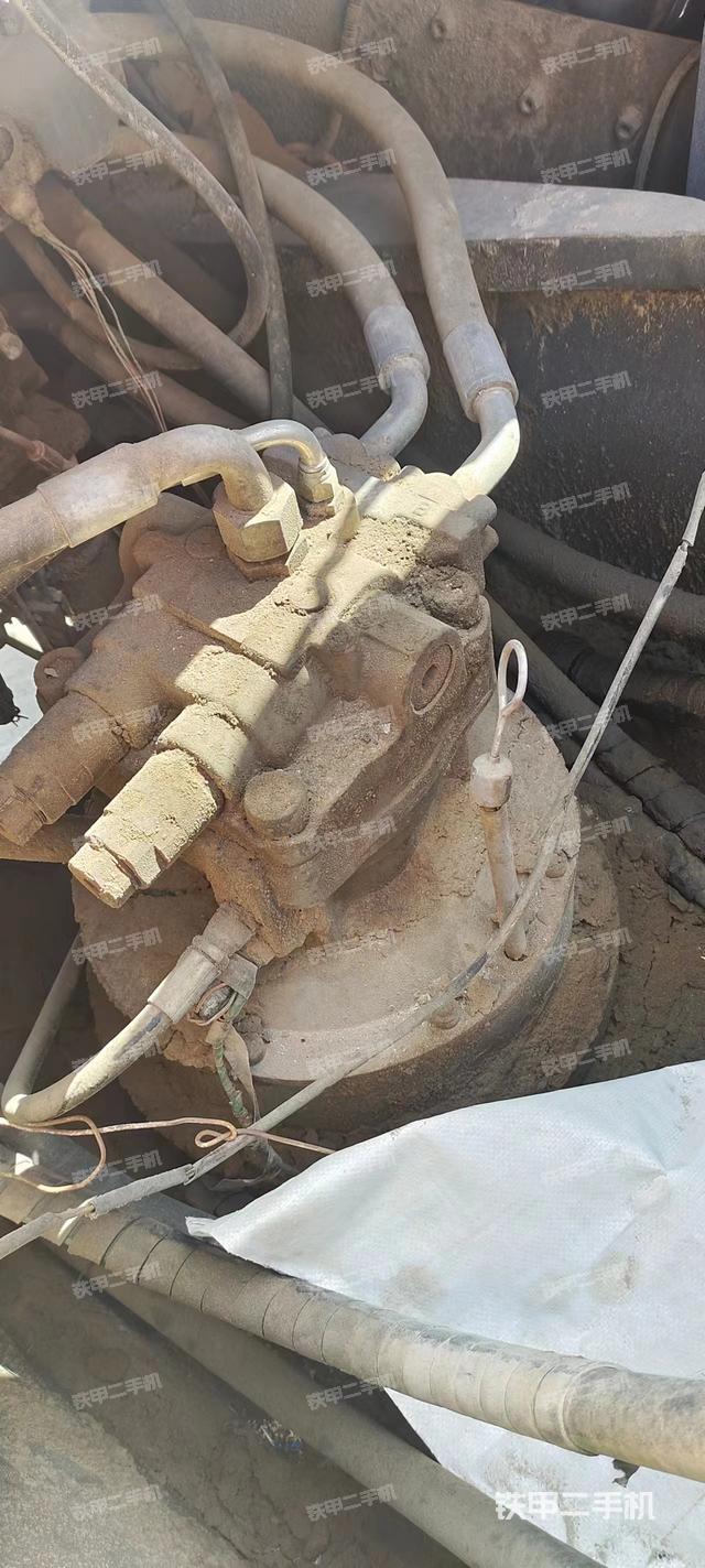 回转马达和主控阀（整机外观）