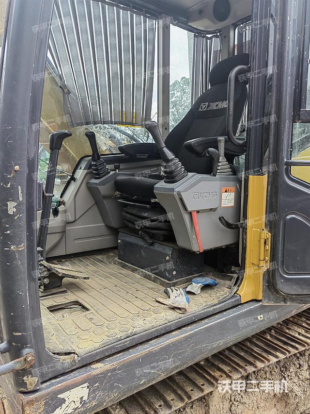 驾驶室整体（整机外观）