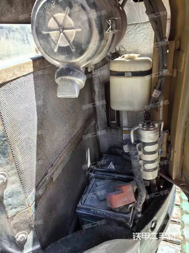 回转马达和主控阀（整机外观）