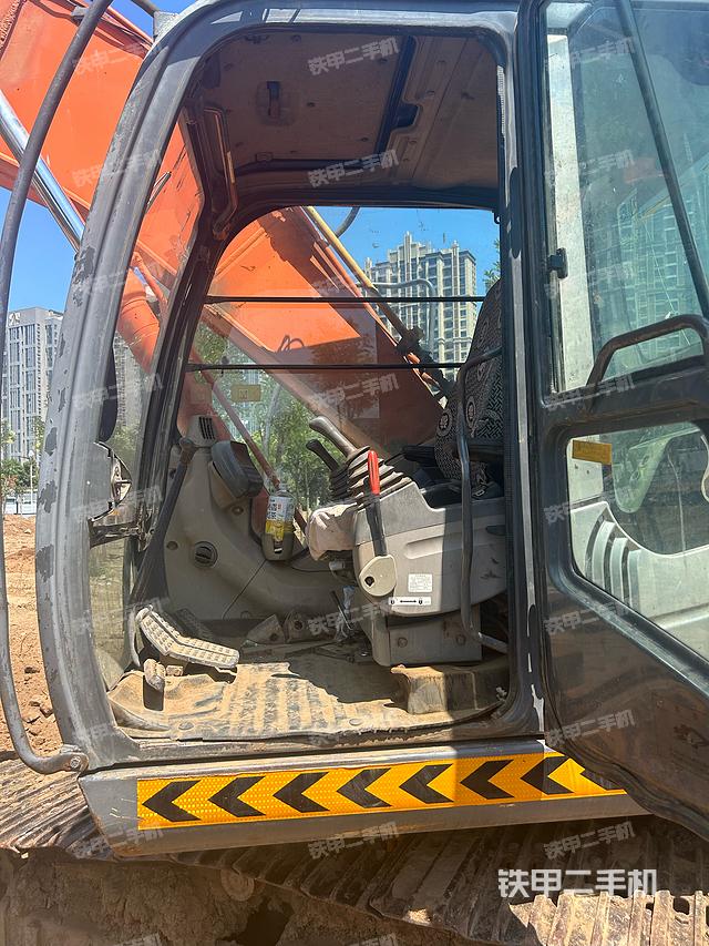 驾驶室整体（整机外观）