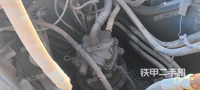 回转马达和主控阀（整机外观）