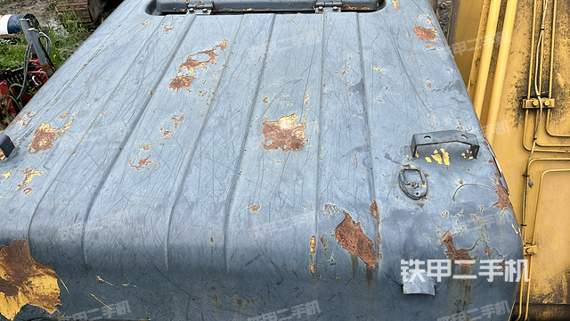 驾驶室顶部（整机外观）